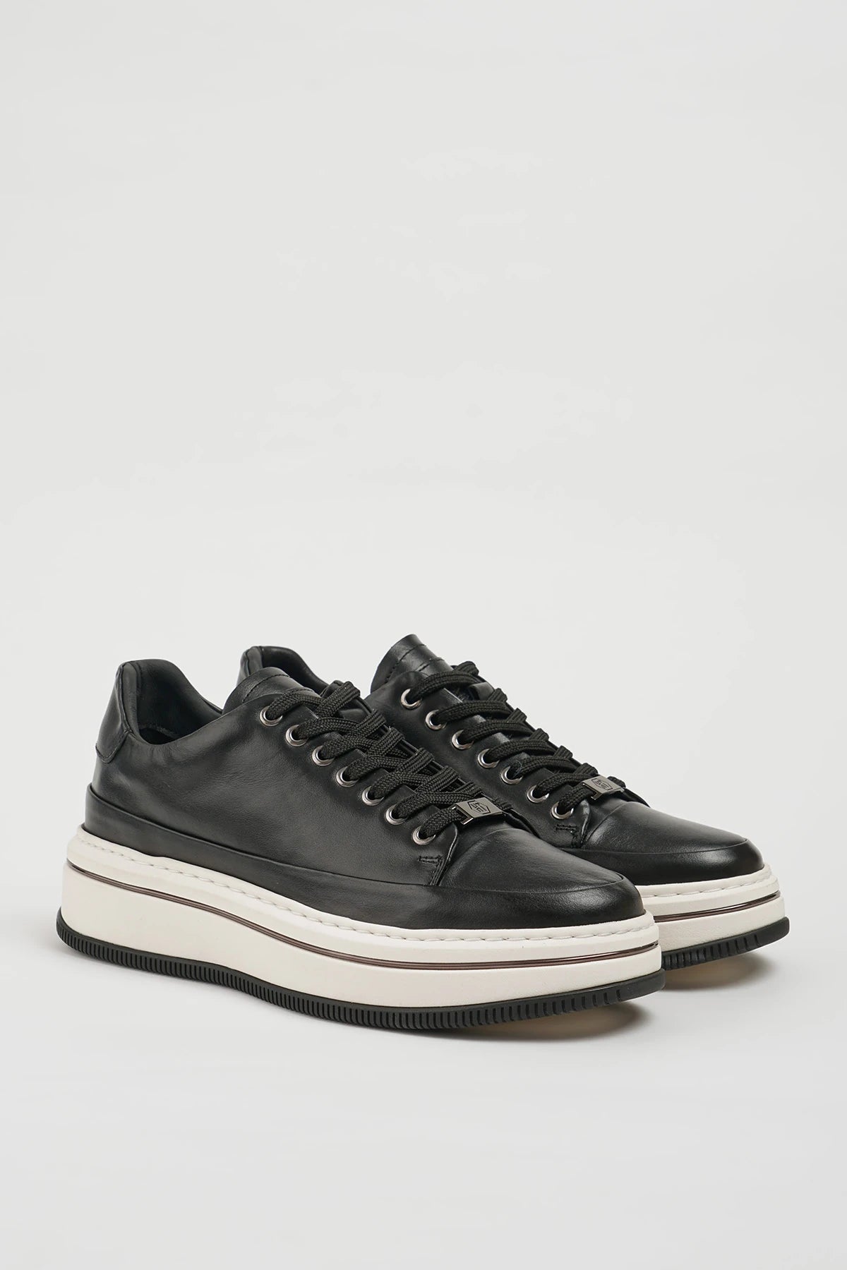 Vork Black Leather Sneakers
