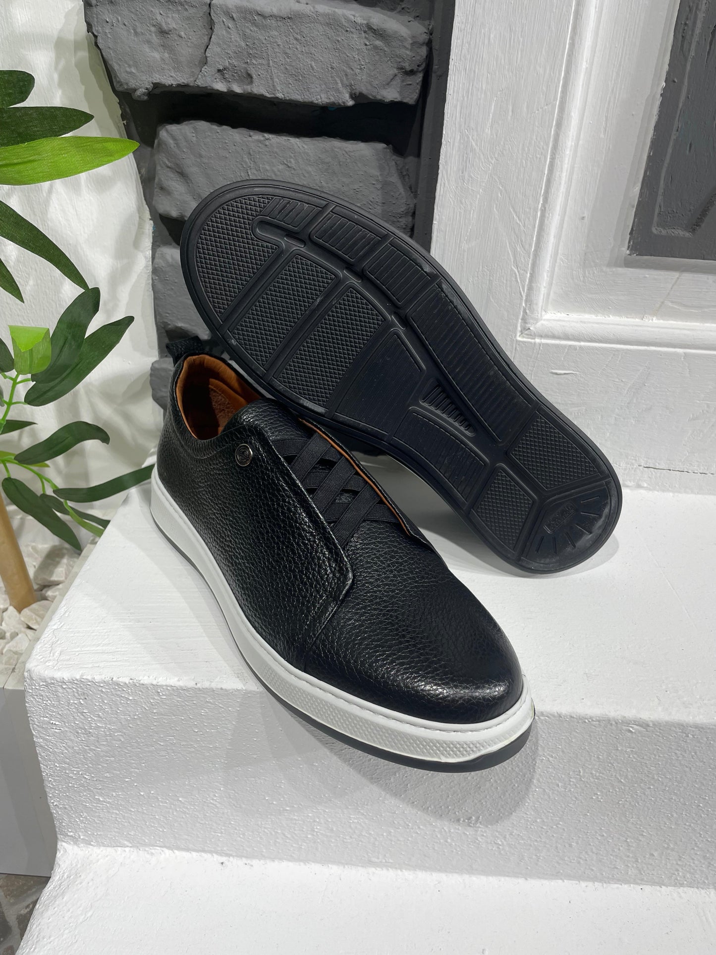 Black Laceless Slip-On Sneakers S003