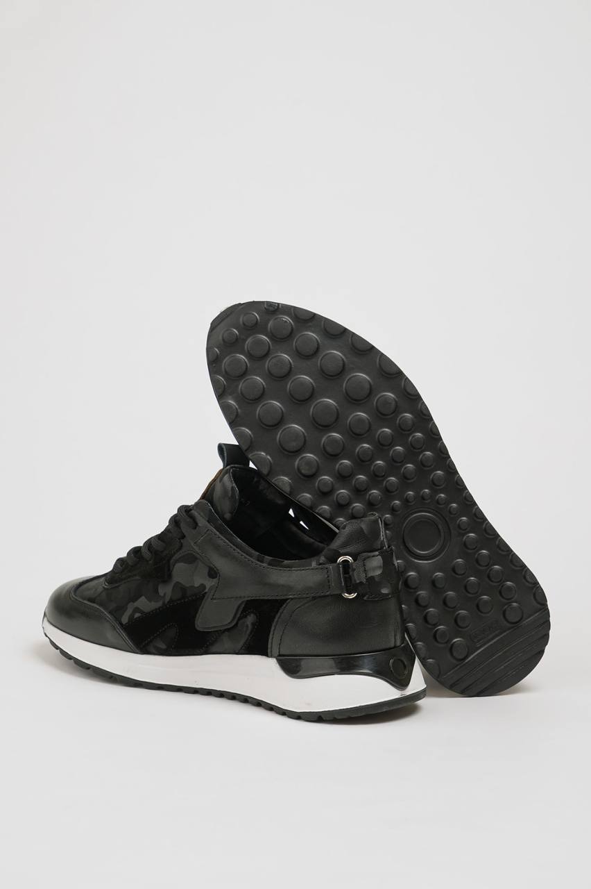 Black Calf Runners