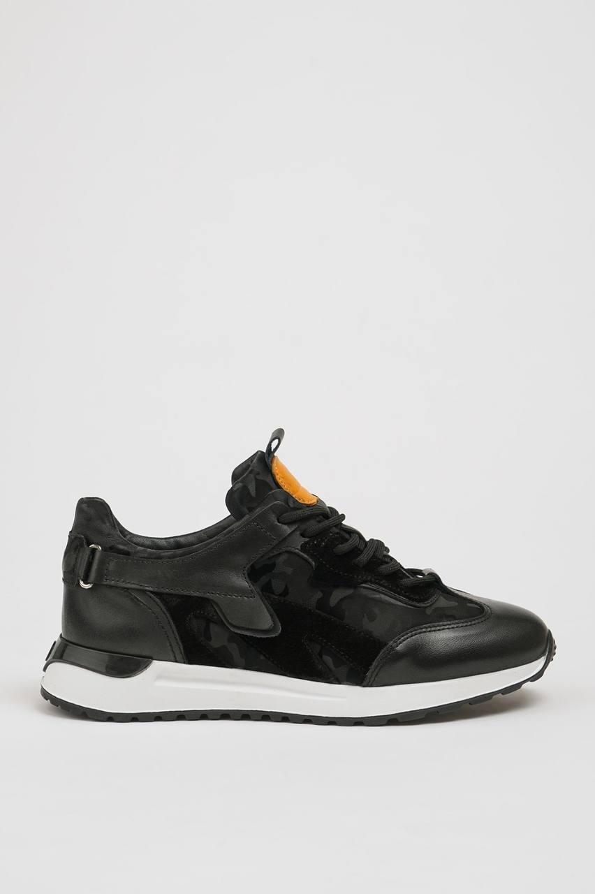 Black Calf Runners