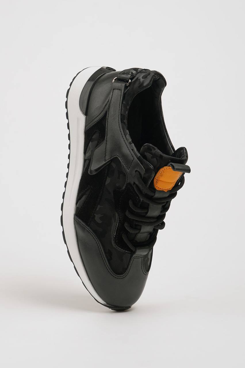 Black Calf Runners