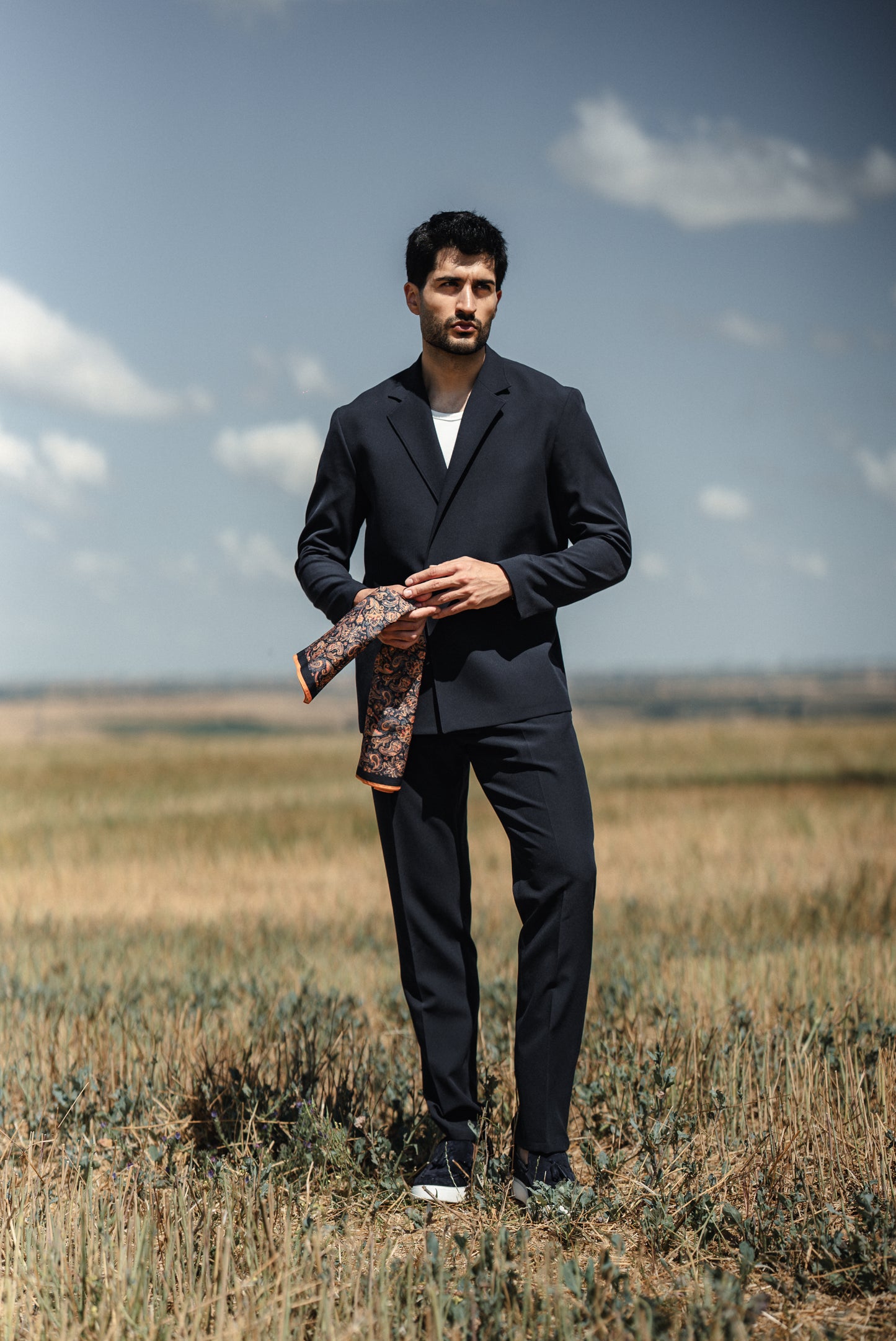 Black Wide Mold Mono Collar Suit