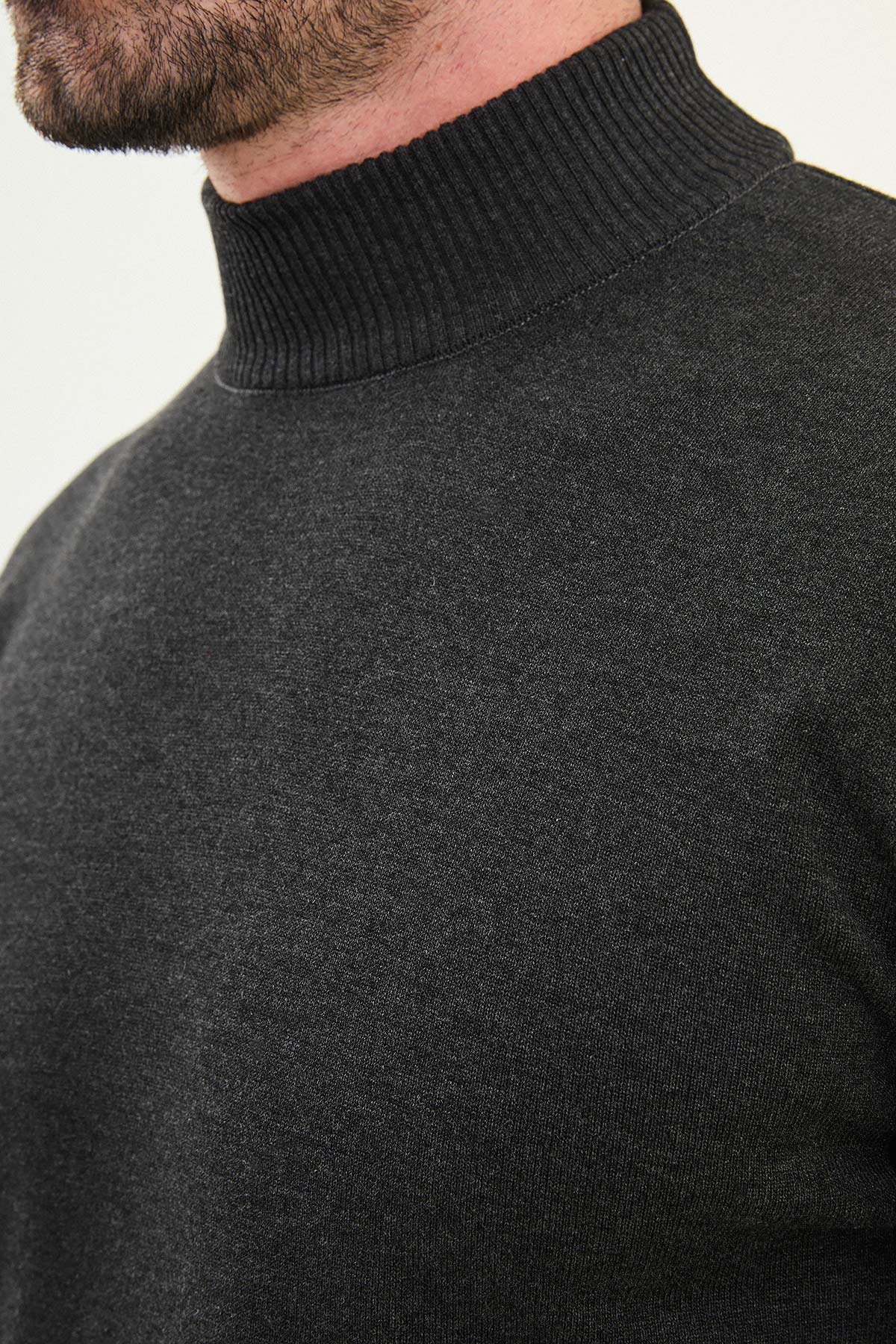 White Men's Wear Knitwear Slim Fit Turtleneck
